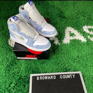 Jordan Retro 1 High Hyper Royal Smoke Grey GS